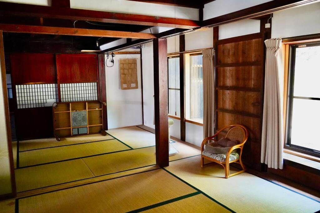 佐渡島に残る築130年の伝統的な古民家｜東夢 Villa Sado Екстериор снимка